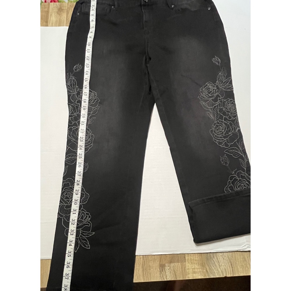 DG2 Diane Gilman Black Rose Embroidered Classic Stretch 16PW Floral Denim Jeans - Picture 2 of 9
